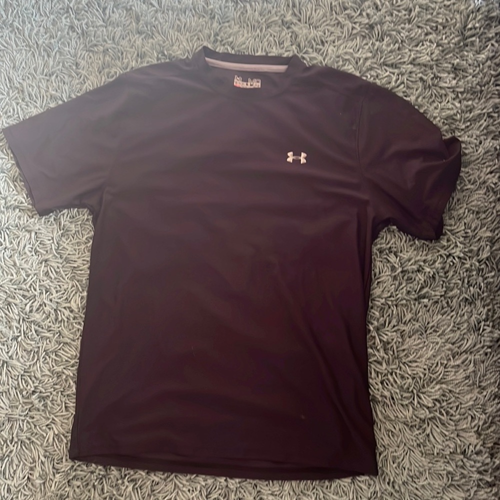 MENS UNDER ARMOUR T-SHIRT SIZE MEDIUM
